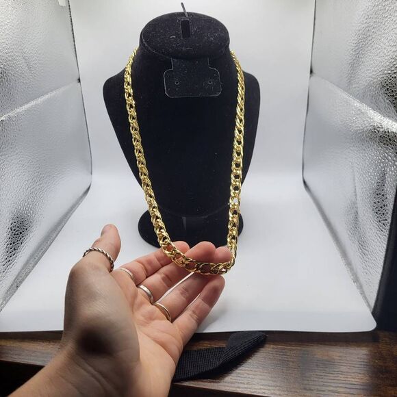 Vintage 80s Chunky Gold Curb Chain Necklace - Picture 4 of 4